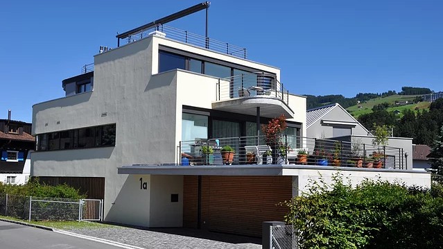 Modernes Einfamilienhaus mit Dachterrasse in Wollerau